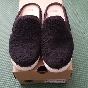 black uggs slip ons